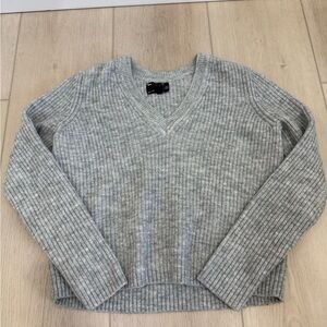 Asos Gray V-Neck Ribbed Sweater Size 0 S
